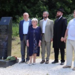 Открытие памятника жертвам фашизма – семье Баум, расстрелянным в ноябре 1941 г.