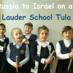 Ученики Тульской еврейской школы «Lauder School» поют вместе с Ювалем песню «Дио».