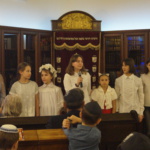 Выступление детей и молодежи в синагоге на Хануку