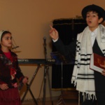 Выступление детского театра на открытии синагоги
